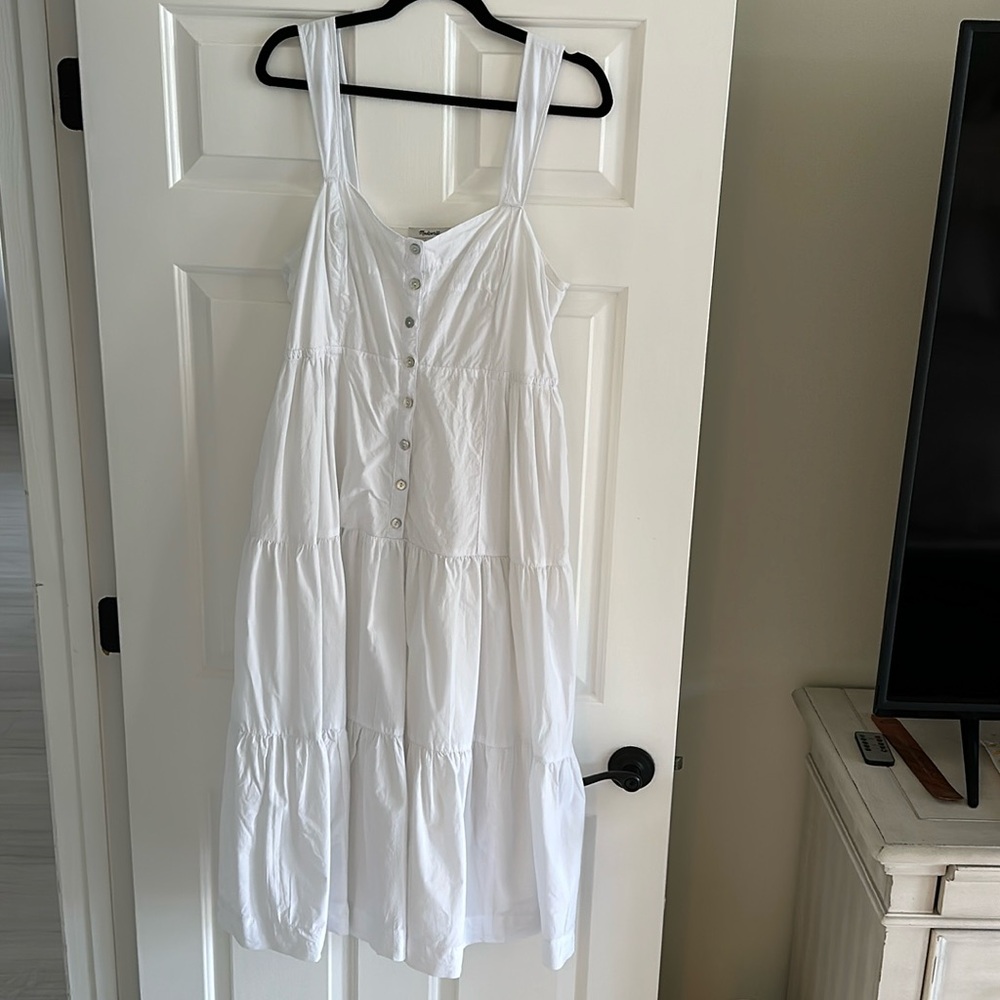 White summer dress with pockets!